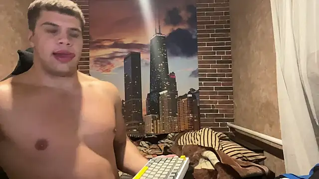 Snapshot of MusclePhantom chatting on 10.10.25 MusclePhantom online show from 10.10.25