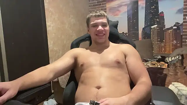 Snapshot of MusclePhantom chatting on 10.12.25 MusclePhantom online show from 10.12.25