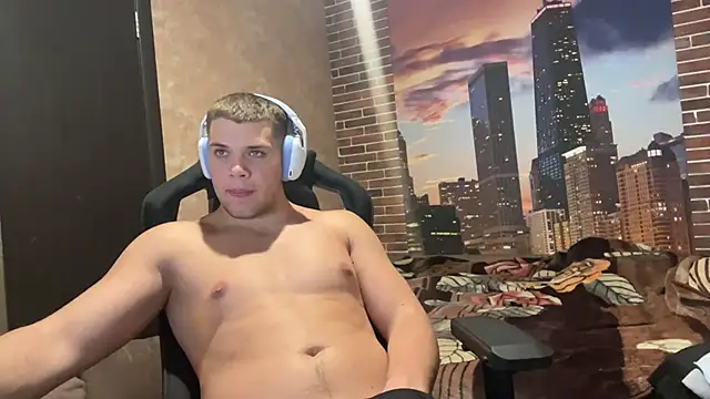 Snapshot of MusclePhantom chatting on 10.19.25 MusclePhantom online show from 10.19.25