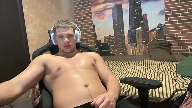 Snapshot of MusclePhantom chatting on 10.25.25 MusclePhantom online show from 10.25.25