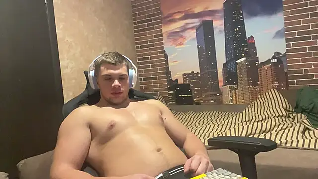 Snapshot of MusclePhantom chatting on 10.27.25 MusclePhantom online show from 10.27.25