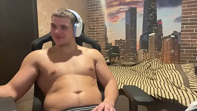 Snapshot of MusclePhantom chatting on 10.30.25 MusclePhantom online show from 10.30.25