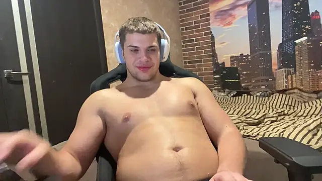 Snapshot of MusclePhantom chatting on 11.08.25 MusclePhantom online show from 11.08.25