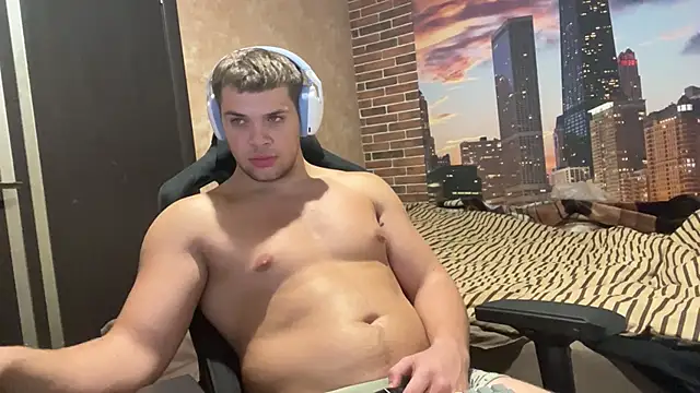 Snapshot of MusclePhantom chatting on 11.10.25 MusclePhantom online show from 11.10.25