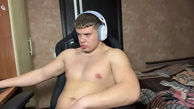 Snapshot of MusclePhantom chatting on 04.29.26 MusclePhantom online show from 04.29.26