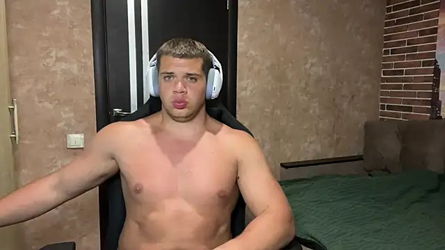 Snapshot of MusclePhantom chatting on 05.24.26 MusclePhantom online show from 05.24.26