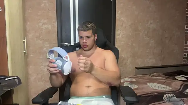 Snapshot of MusclePhantom chatting on 05.28.26 MusclePhantom online show from 05.28.26
