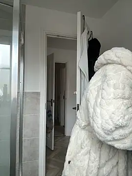 BELLABLACKXUK online show from 10.13.25