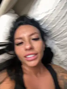 BELLABLACKXUK online show from 10.18.25