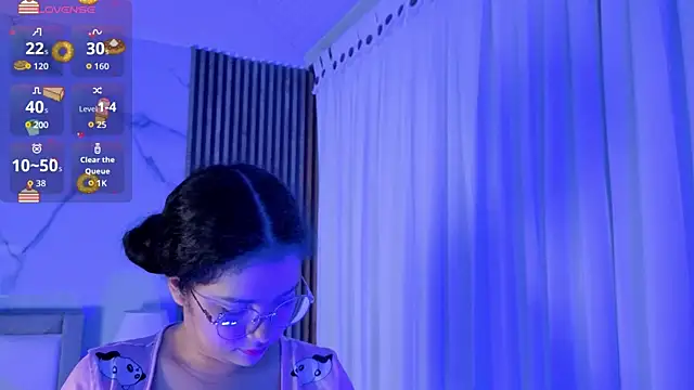 Snapshot of LunaRosse_ chatting on 09.22.25 LunaRosse online show from 09.22.25