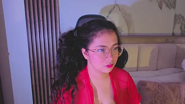 Snapshot of LunaRosse_ chatting on 10.07.25 LunaRosse online show from 10.07.25