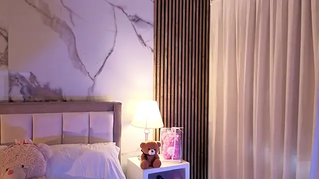 Snapshot of LunaRosse_ chatting on 10.17.25 LunaRosse online show from 10.17.25