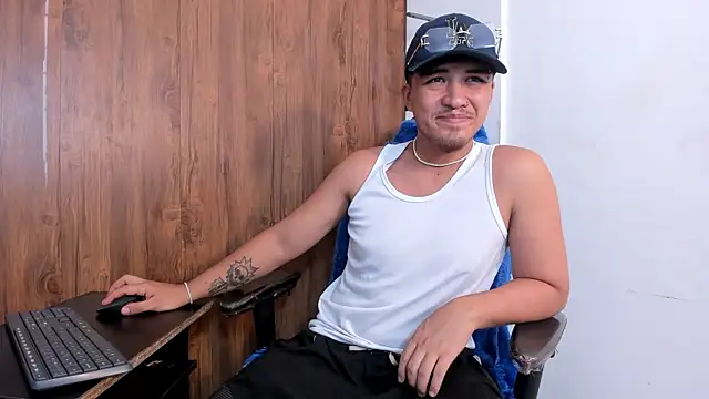 Snapshot of juanmechanic_ chatting on 10.05.25 juanmechanic online show from 10.05.25