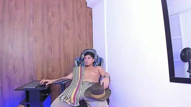 Snapshot of juanmechanic_ chatting on 10.11.25 juanmechanic online show from 10.11.25