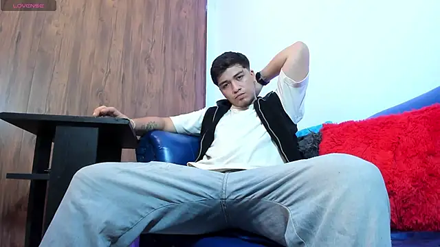 Snapshot of juanmechanic_ chatting on 10.24.25 juanmechanic online show from 10.24.25