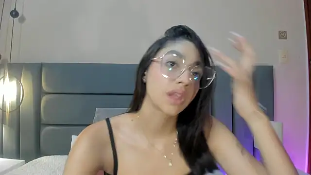 IvyJhons online show from 10.04.25