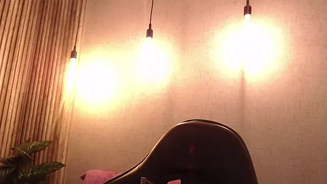 Snapshot of KimGarces chatting on 10.05.25 KimGarces online show from 10.05.25