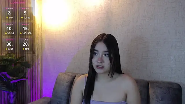 Snapshot of KimGarces chatting on 11.04.25 KimGarces online show from 11.04.25