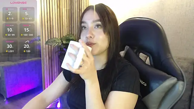 Snapshot of KimGarces chatting on 11.12.25 KimGarces online show from 11.12.25