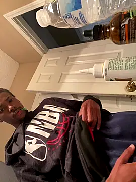 Snapshot of huhgtr chatting on 11.25.25 huhgtr online show from 11.25.25