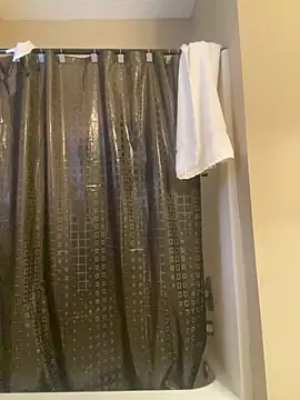 Snapshot of huhgtr chatting on 11.26.25 huhgtr online show from 11.26.25