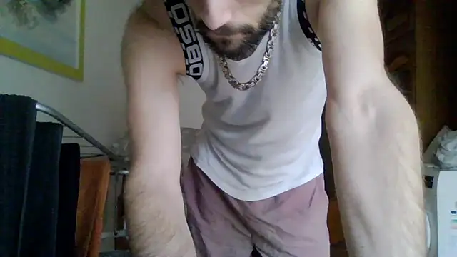 Snapshot of XLBarehengst chatting on 11.15.25 XLBarehengst online show from 11.15.25