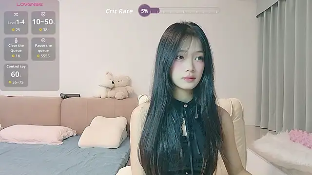 Snapshot of TXmiminew chatting on 10.18.25 TXmiminew online show from 10.18.25