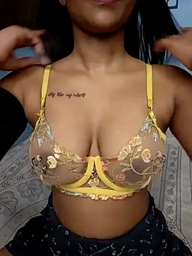 Snapshot of Ema-01 chatting on 11.15.25 Ema-01 online show from 11.15.25