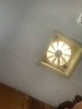 Snapshot of shakeweight chatting on 10.09.25 shakeweight online show from 10.09.25