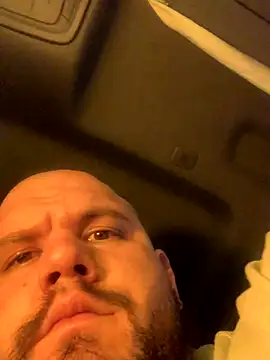 Snapshot of shakeweight chatting on 10.25.25 shakeweight online show from 10.25.25