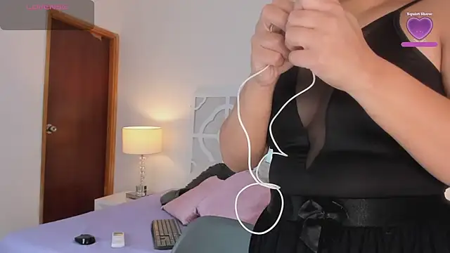 Snapshot of MikaelaStone chatting on 10.04.25 MikaelaStone online show from 10.04.25