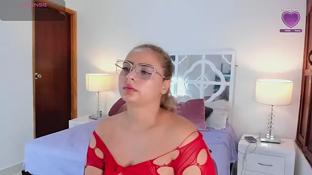 Snapshot of MikaelaStone chatting on 10.09.25 MikaelaStone online show from 10.09.25