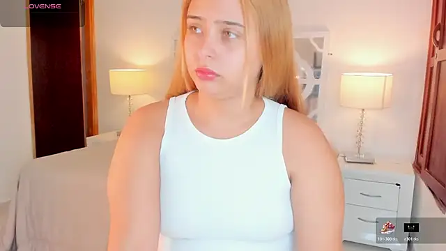 Snapshot of MikaelaStone chatting on 10.24.25 MikaelaStone online show from 10.24.25