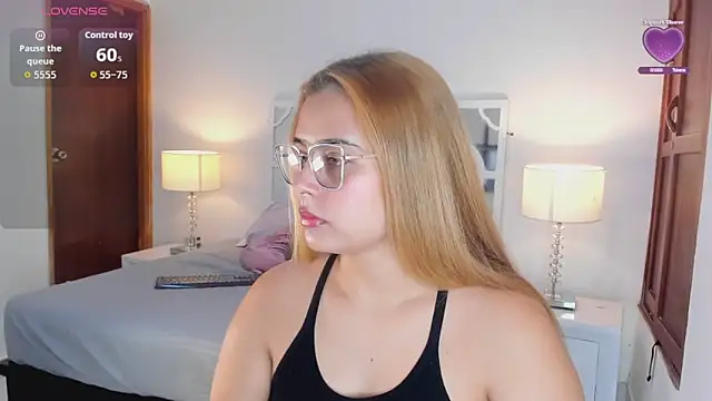 MikaelaStone online show from 11.19.25