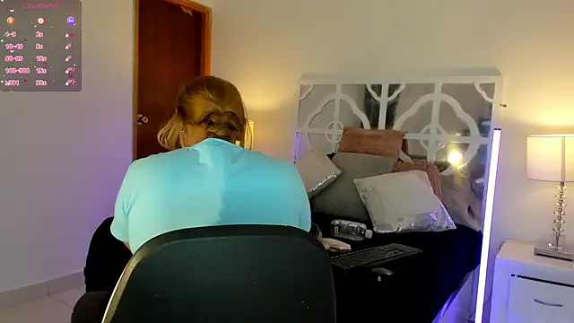 MikaelaStone online show from 12.18.25