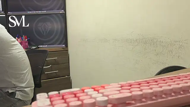 danisml134 online show from 11.13.25