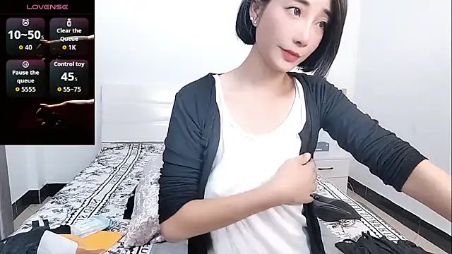 Snapshot of YIWA-2000 chatting on 11.02.25 YIWA-2000 online show from 11.02.25