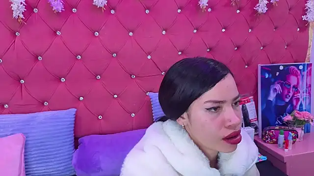 Nanis James online show from 10.04.25