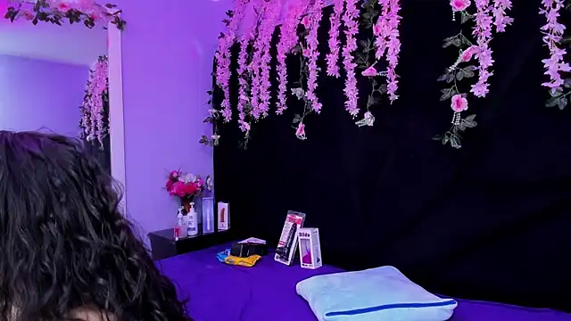 Nanis James online show from 03.08.26