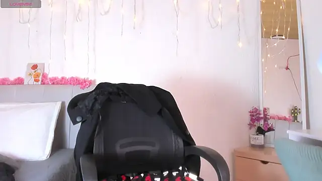 Snapshot of AmaraMoon_ chatting on 09.13.25 AmaraMoon online show from 09.13.25