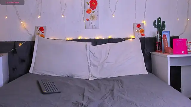 Snapshot of AmaraMoon_ chatting on 11.09.25 AmaraMoon online show from 11.09.25