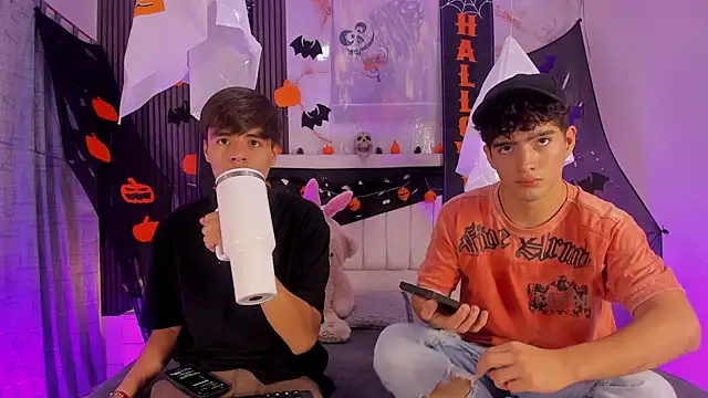 Snapshot of sweet_petter chatting on 10.27.25 sweet petter online show from 10.27.25