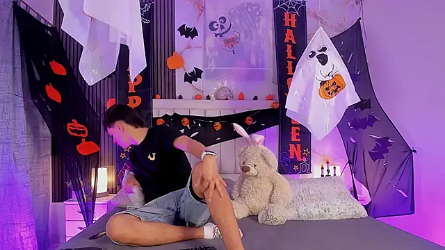 Snapshot of sweet_petter chatting on 10.30.25 sweet petter online show from 10.30.25