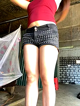 Snapshot of Huong-Ly chatting on 10.05.25 Huong-Ly online show from 10.05.25