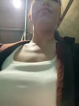 Snapshot of Huong-Ly chatting on 10.15.25 Huong-Ly online show from 10.15.25