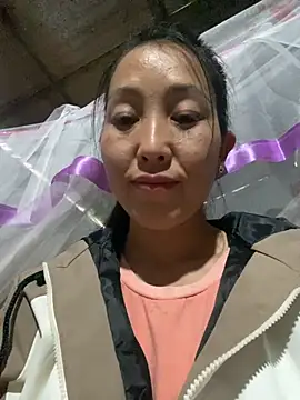 Snapshot of Huong-Ly chatting on 10.25.25 Huong-Ly online show from 10.25.25