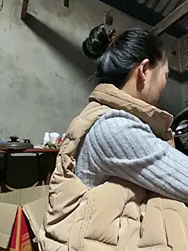 Snapshot of Huong-Ly chatting on 11.01.25 Huong-Ly online show from 11.01.25