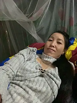 Snapshot of Huong-Ly chatting on 11.03.25 Huong-Ly online show from 11.03.25