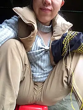 Huong-Ly online show from 11.20.25