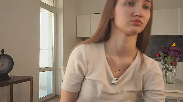 Snapshot of HenriettaCoppinger chatting on 10.18.25 HenriettaCoppinger online show from 10.18.25